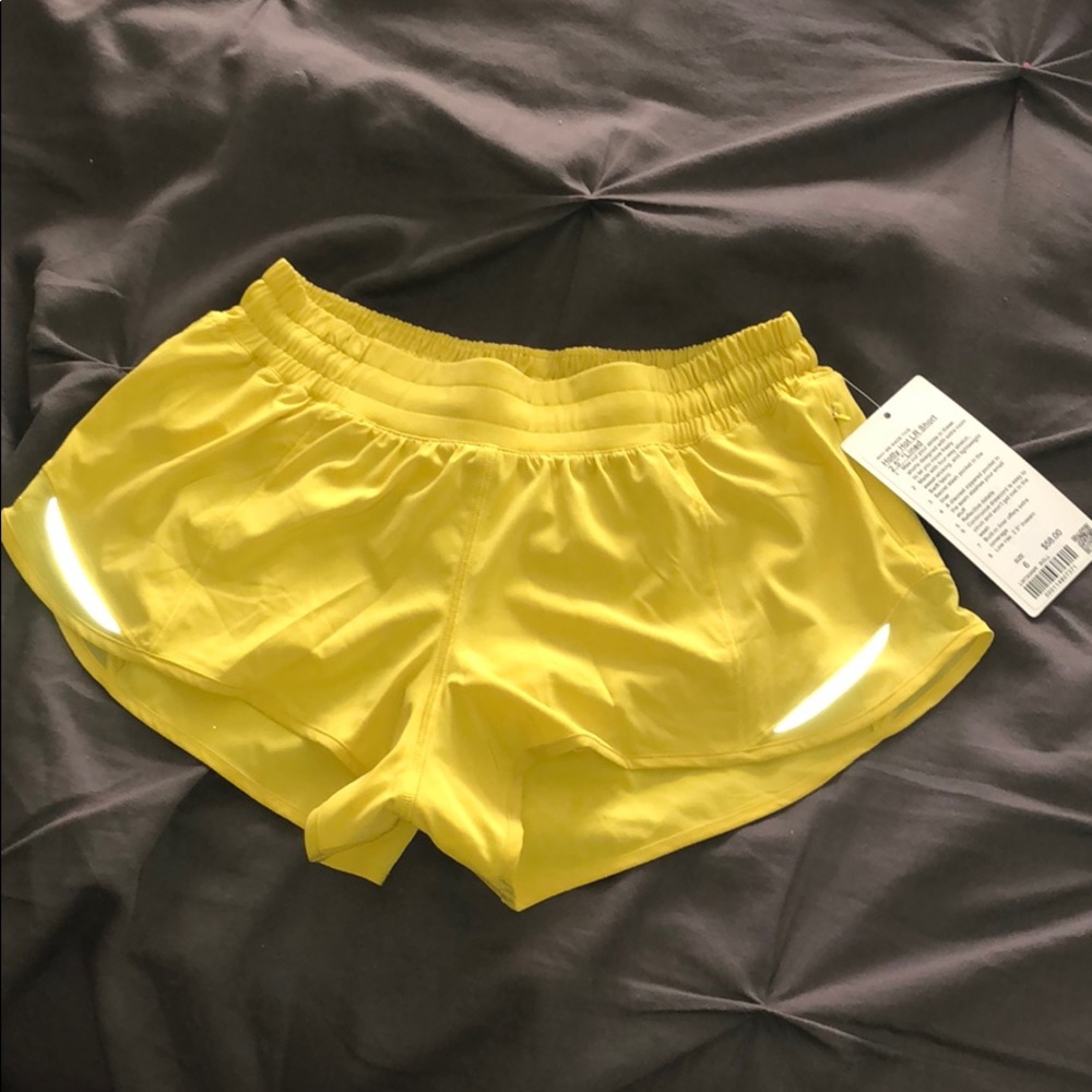 NWT Lululemon Hotty Hot Short 2.5" - Soleil
